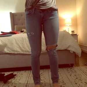 LEVI 524 skinny jeans in light wash size 5